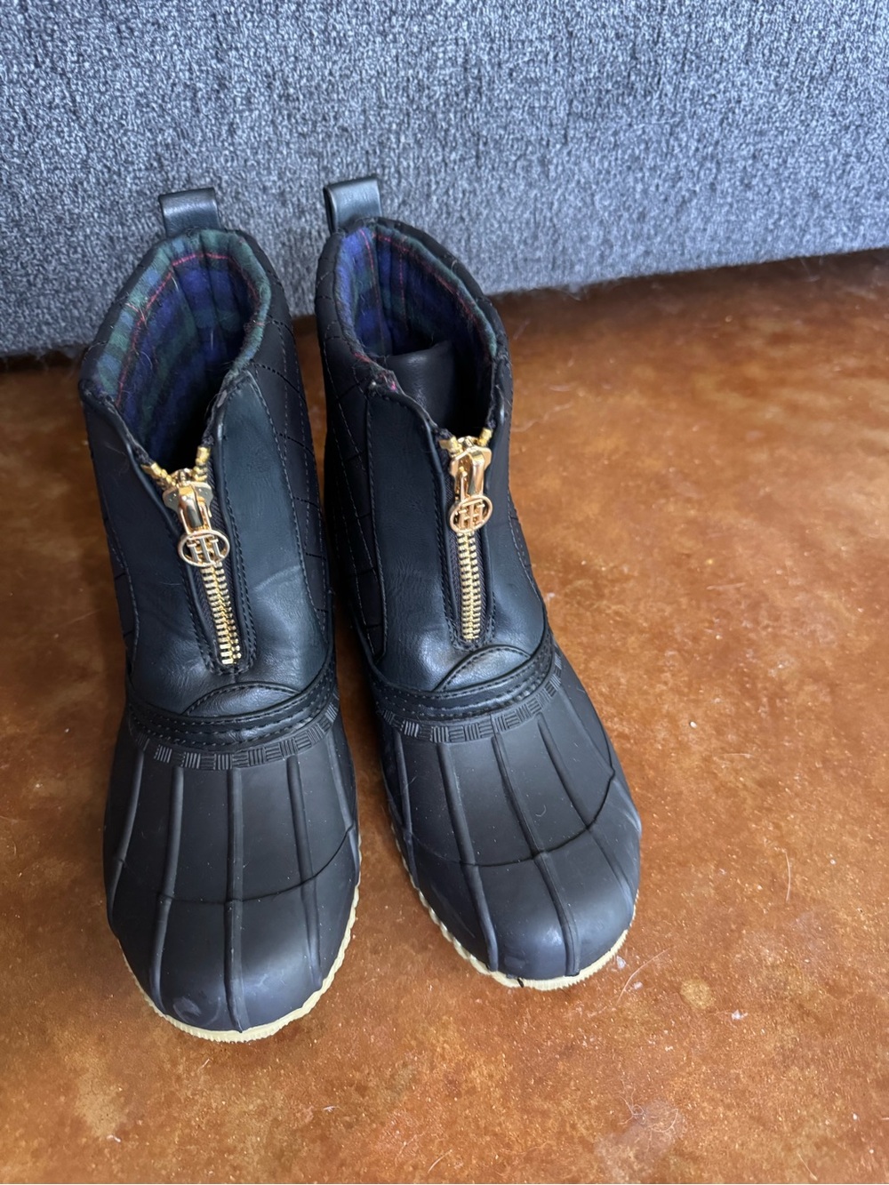 NWOT Tommy Hilfiger TWRIANI Navy Blue Duck Booties with Gold Zipper Accents